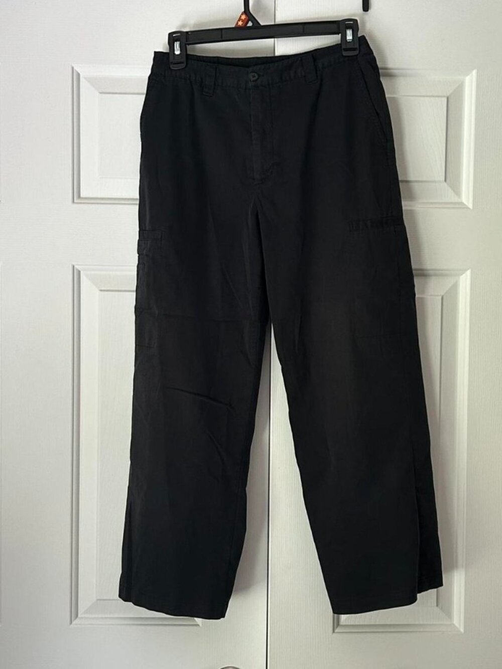 Black Chico's cargo straight leg cropped pants.